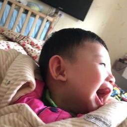 婴儿大笑视频,笑出声的可爱瞬间